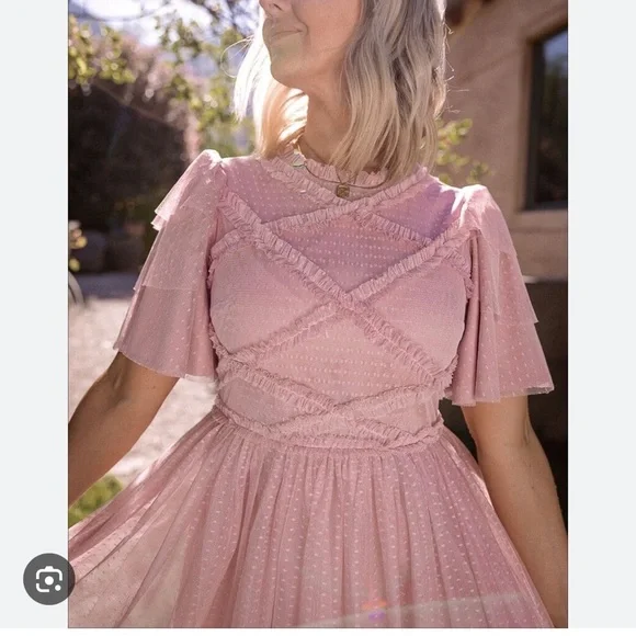 Elegant Pink Lace Dress Ivy City Co - Picture 2 of 2